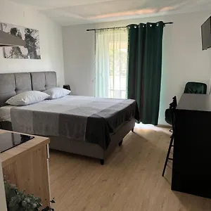  Apartment Maris